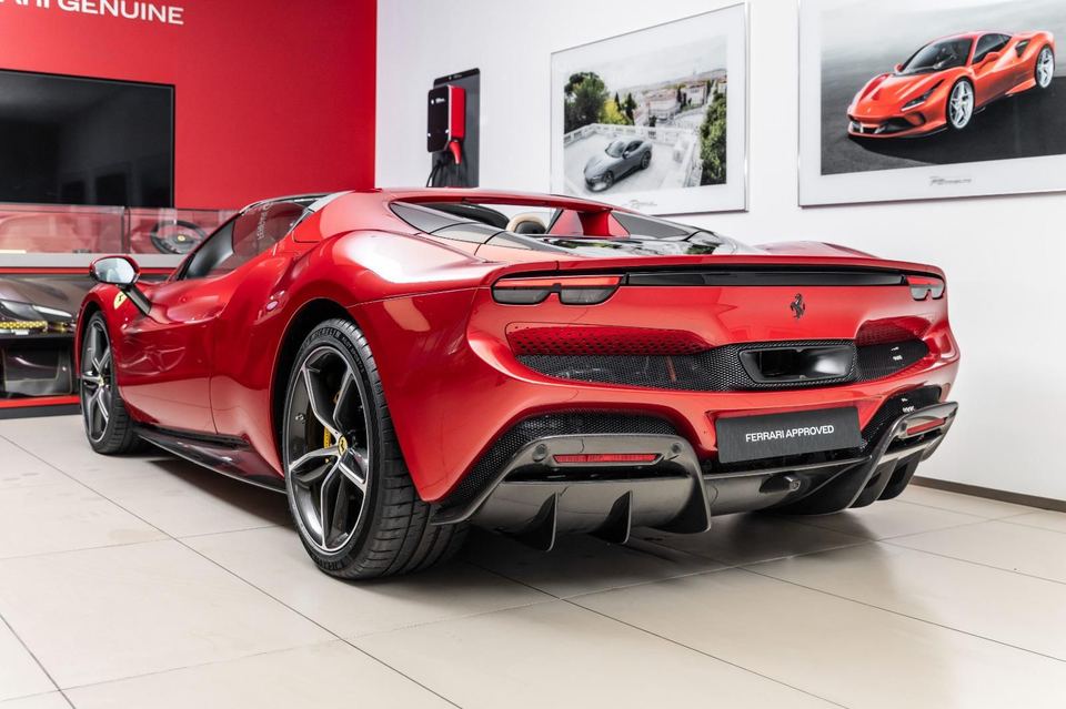 296 GTS Front