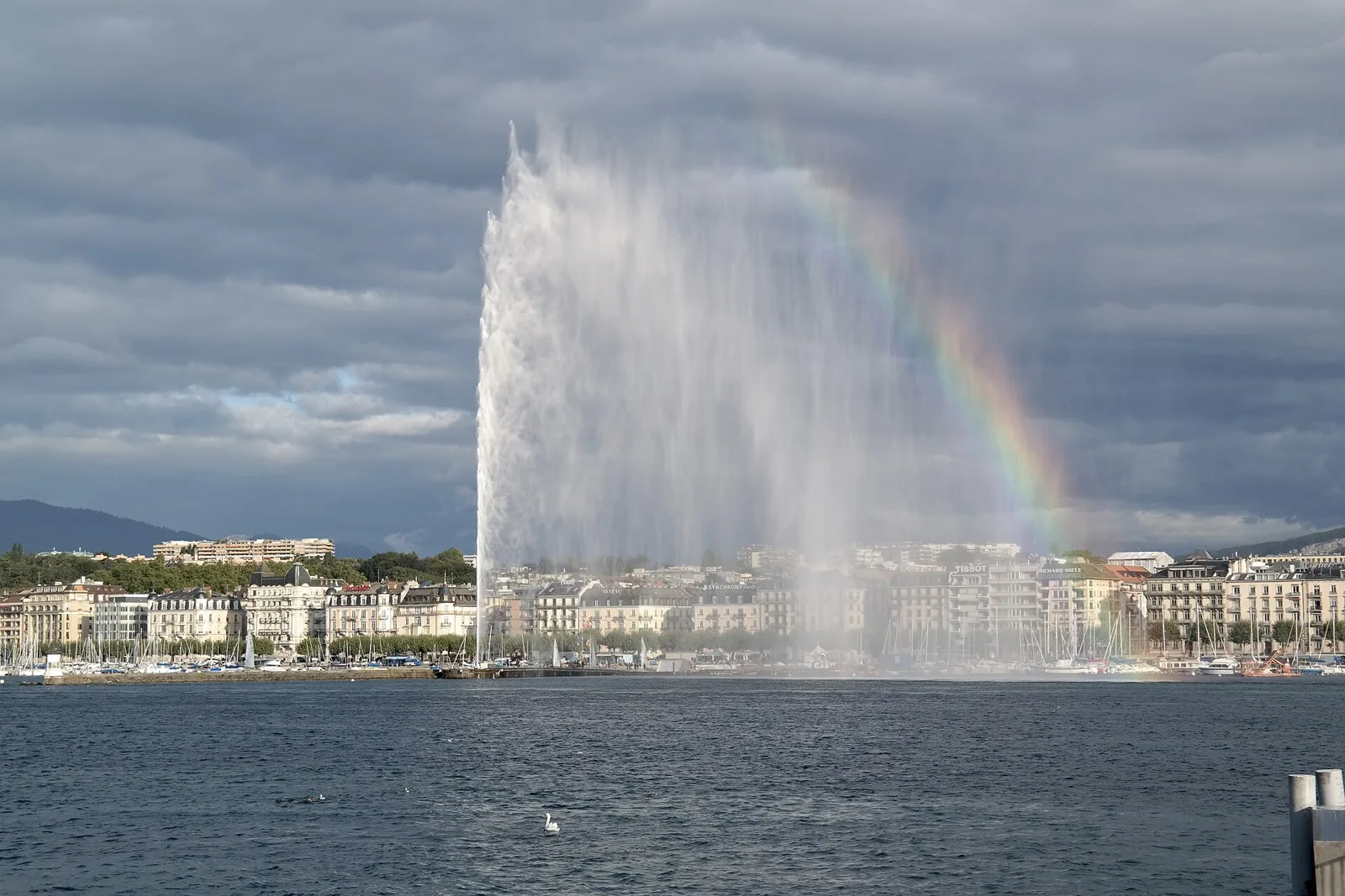 Geneva lakeside and quai — Noire7 Concierge coverage